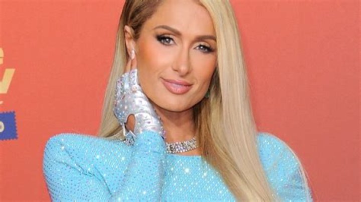 Paris Hilton Shares Swimsuit Photo of Her With Kim Kardashian