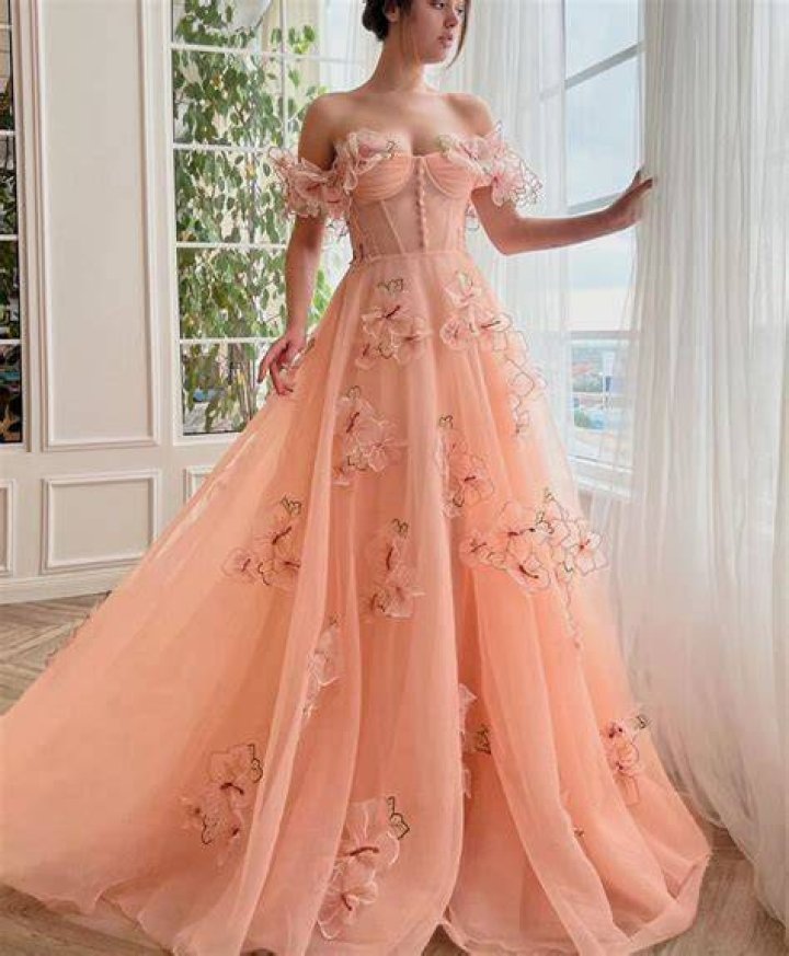 Porsha Williams Looks Drop-Dead Gorgeous In This Peachy Dress