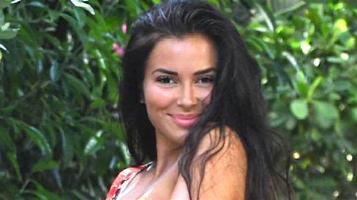 Rachel Bush in Bathing Suit Gives Good "Face" — Celebwell