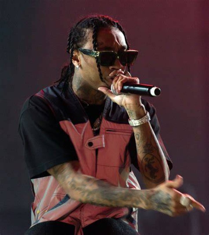 Rapper Dave net worth, family, girlfriend, songs, awards, Instagram