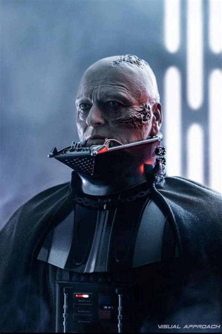 Rare Star Wars Photo Of Darth Vader Without His Cape Reveals Something Interesting