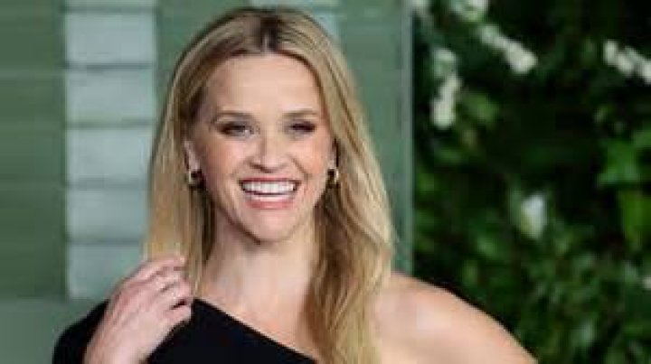 Reese Witherspoon in Bathing Suit is a “Ray of Sunshine” — Celebwell