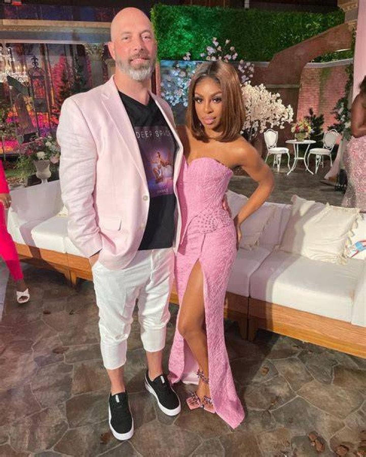 RHOP: Candiace Dillard Calls Fan A ‘Worthless Imbecile’ After They Say Her Husband Is A Deadbeat Dad
