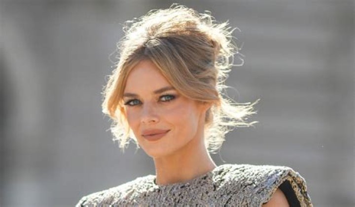 Samara Weaving in Bathing Suit Enjoys "NYE" — Celebwell