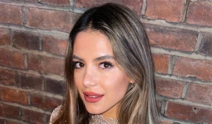 Sarah Kohan in Bathing Suit Wants a "European Summer" — Celebwell