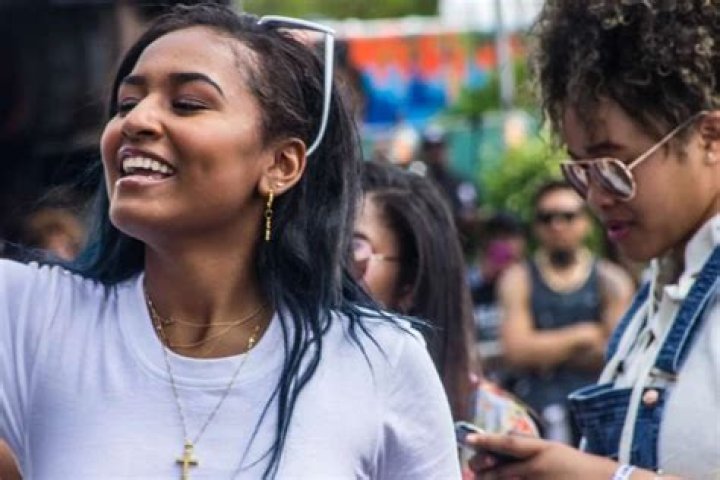 Sasha Obama’s Prom Dress Sparks An Intense Debate Among Fans