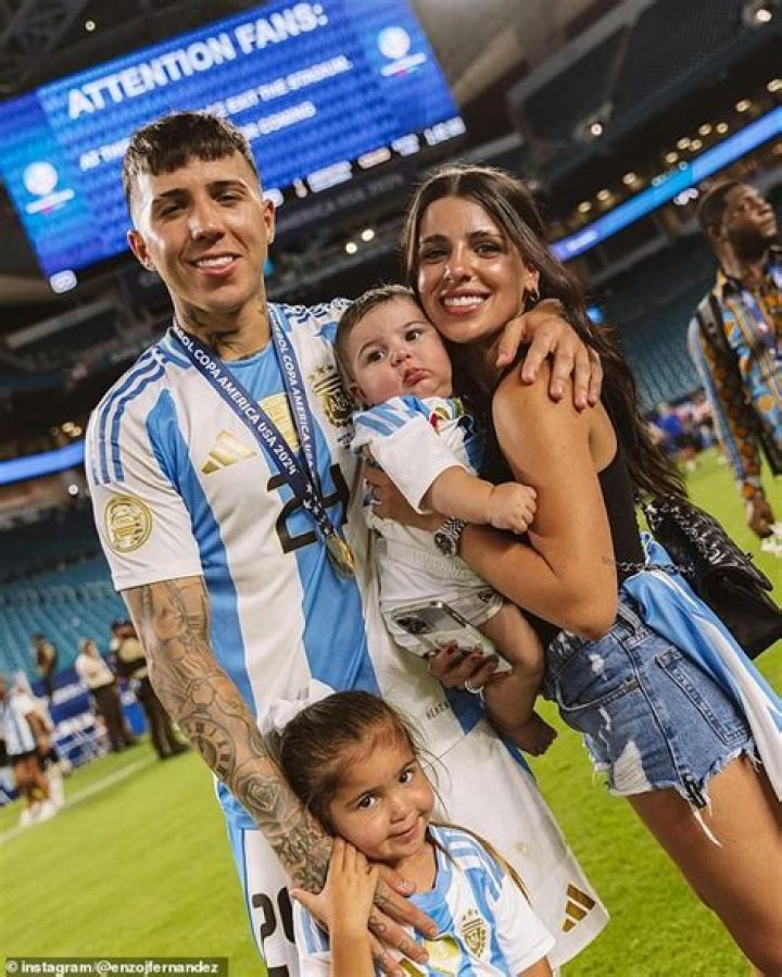 Scarlett Fernandez parents: Who are his father and mother?