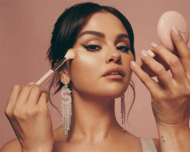 Selena Gomez Is Gorgeous In Rare Beauty Makeup