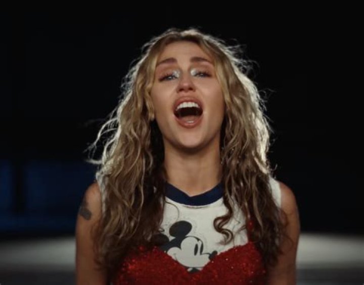 Selena Gomez Praises Miley Cyrus For Being One Of The ‘Greatest Singers Ever!’