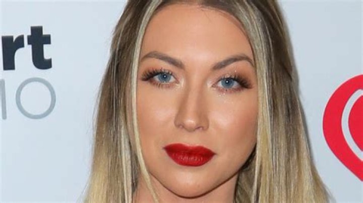 Stassi Schroeder Opens Up About Her Struggles With Getting Back In Shape After Giving Birth – Pic!