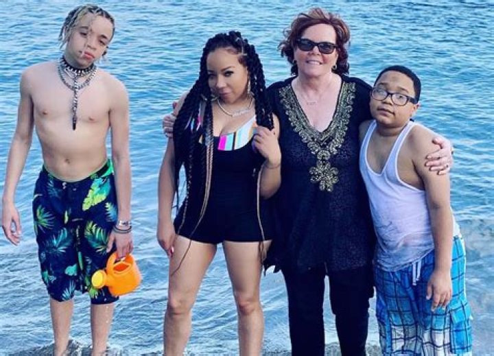 T.I. Flexes Muscles In Hawaii Vacation Pictures As He Remembers His Sister — Tiny Harris’ Family’s Bond Has Fans Feeling Upbeat