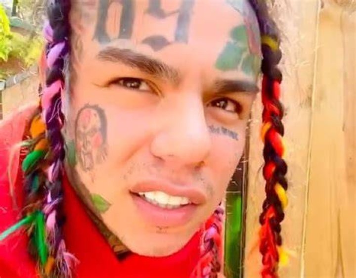 Tekashi 6ix9ine Trolls Lil Reese: “I Seen A Video Of U Sh***en On Yourself” – Then Shares It On Instagram