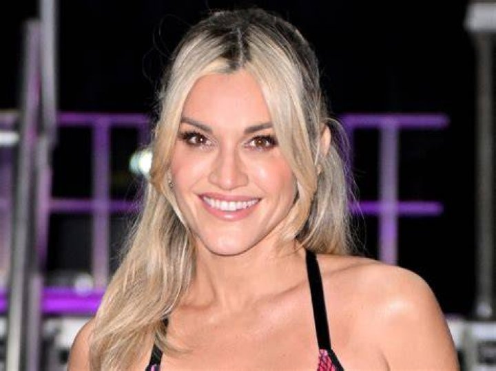The Pussycat Dolls Star Ashley Roberts in Workout Gear Shows Off Gymnastic Skills — Celebwell