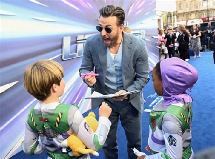 These are the Fitness Tips Chris Evans Uses to Stay in Superhero Shape — Celebwell