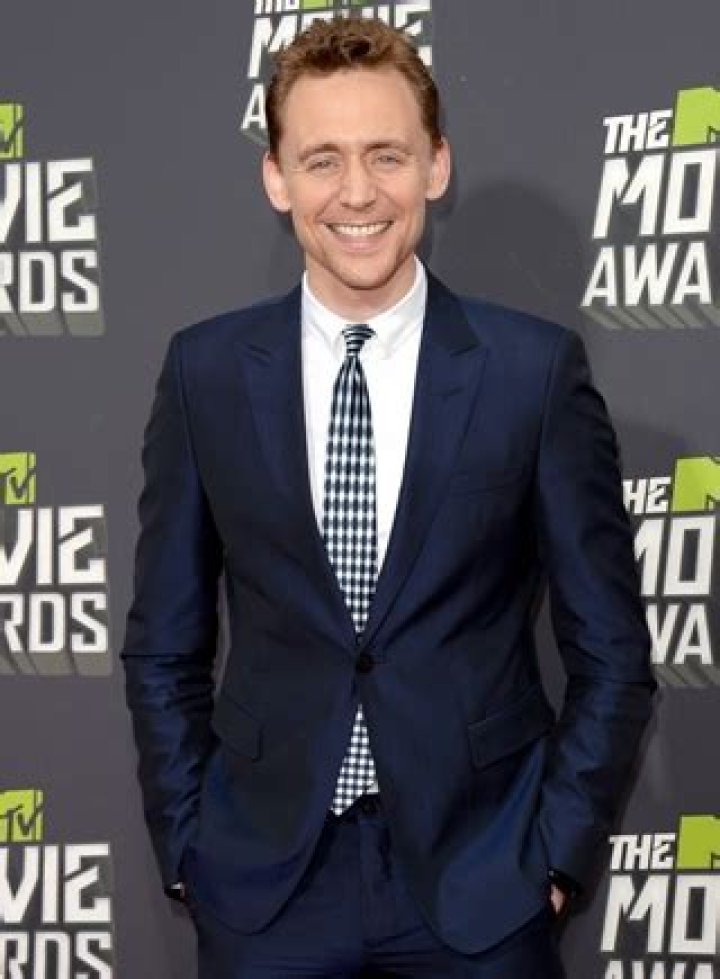 Tom Hiddleston Body Measurements Height Weight Age Shoe Size Vital Stats Bio