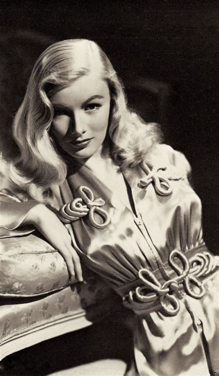 Veronica Lake Biography - Facts, Childhood, Family Life & Achievements