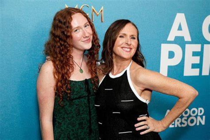 Was Molly Shannon father an alcoholic?