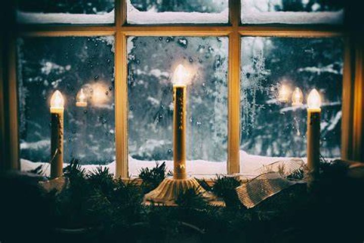 What does putting a candle in the window mean? – Celebrity
