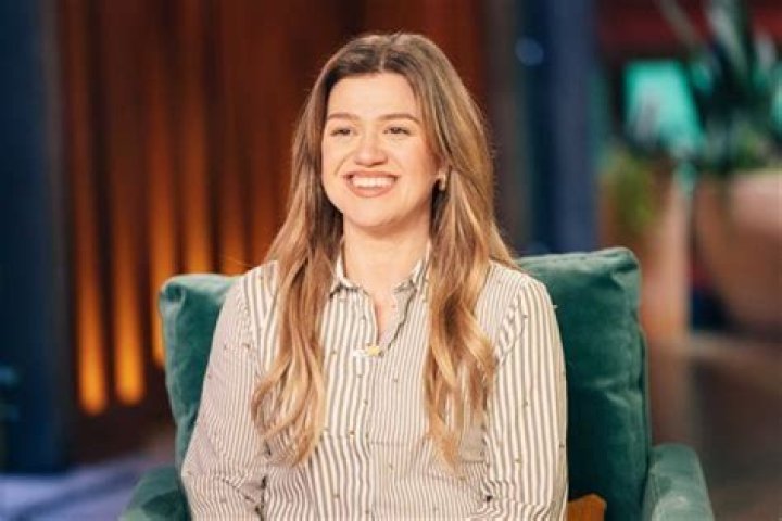What Is The Sad News About Kelly Clarkson? – Celebrity