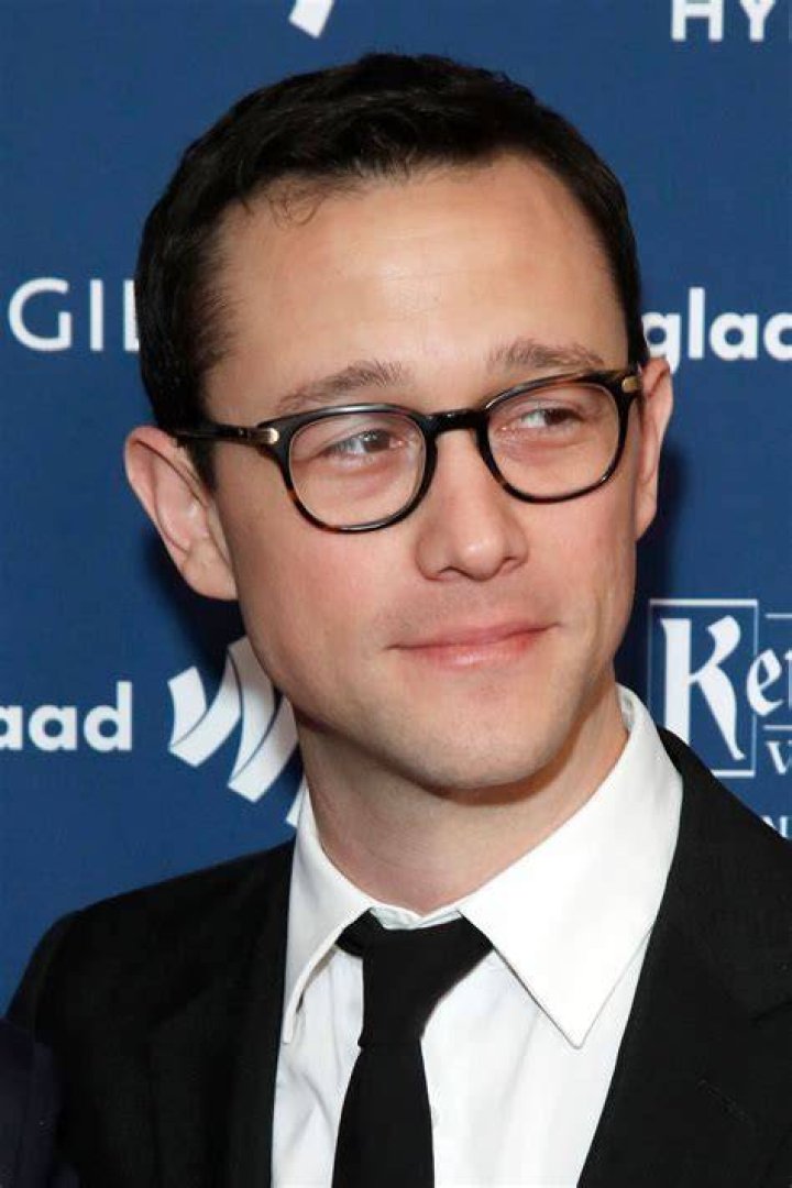 Where is Joseph Gordon-Levitt in knives out? – Celebrity