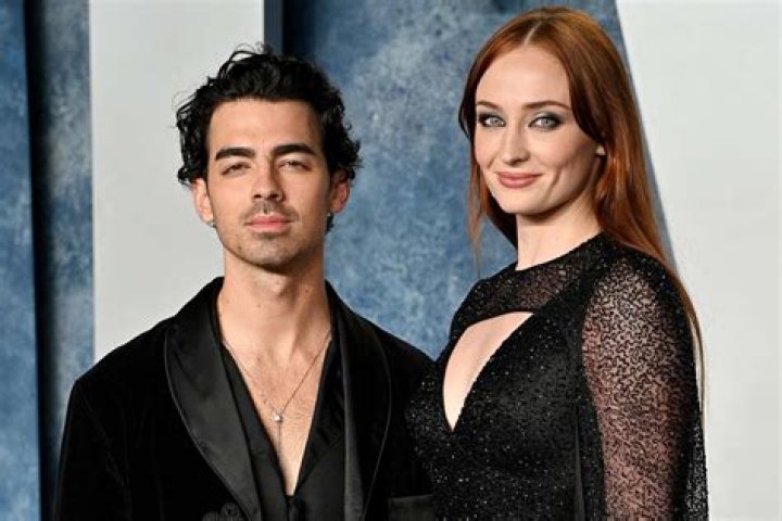 Which Jonas brother Is Getting Divorced? – Celebrity