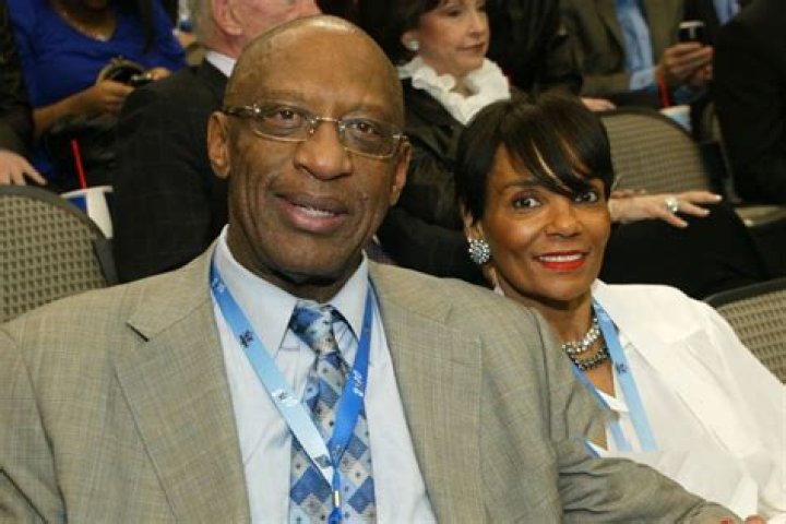 Who is Bob Lanier wife?