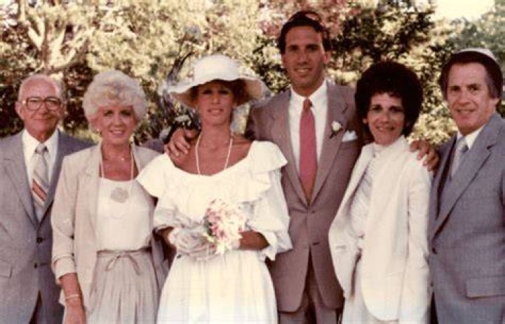 Who is Howard Schultz mother Elaine Schultz? Bio, age, family, net worth