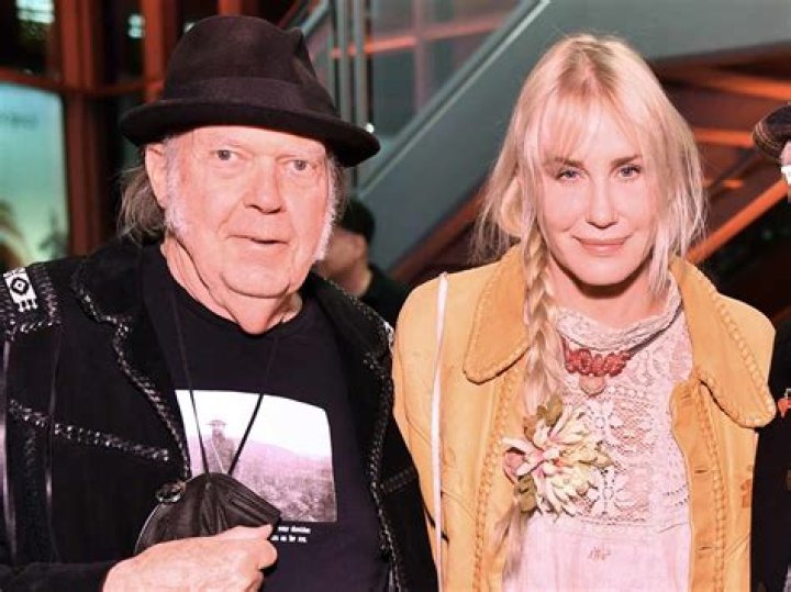 Who is Neil folding? – Celebrity