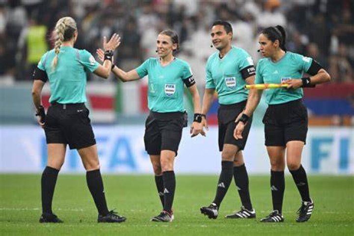 Who Is The Female Referee In The Iowa Nebraska Game? – Celebrity