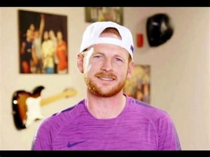 Why Do They Call Garrett The Purple Hoser? – Celebrity