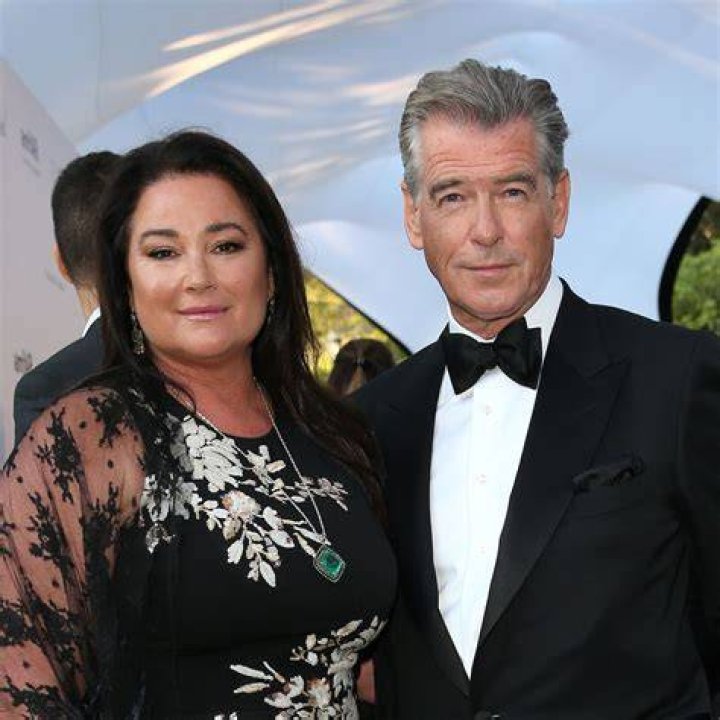 Why does Pierce Brosnan have an English accent? – Celebrity