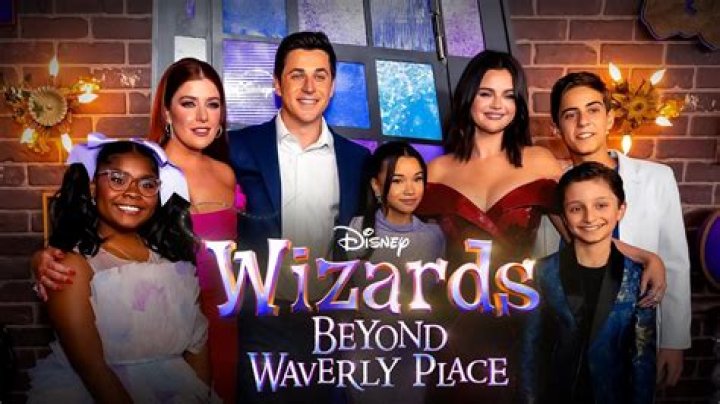 Why does the dad on Wizards of Waverly Place not have powers? – Celebrity